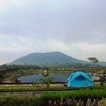 kamping di bawah kaki gunung bintan